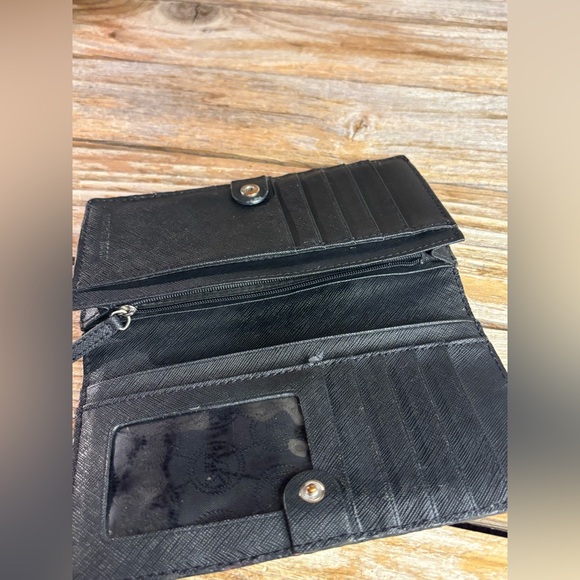 Michael Kors Wallet Black with Logo {READ} - Picture 5 of 8